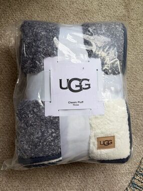 UGG Classic Fluff Throw - Blue & White Sherpa